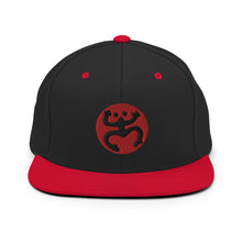 Load image into Gallery viewer, Negro &amp; Rojo al Relieve Snapback Hat